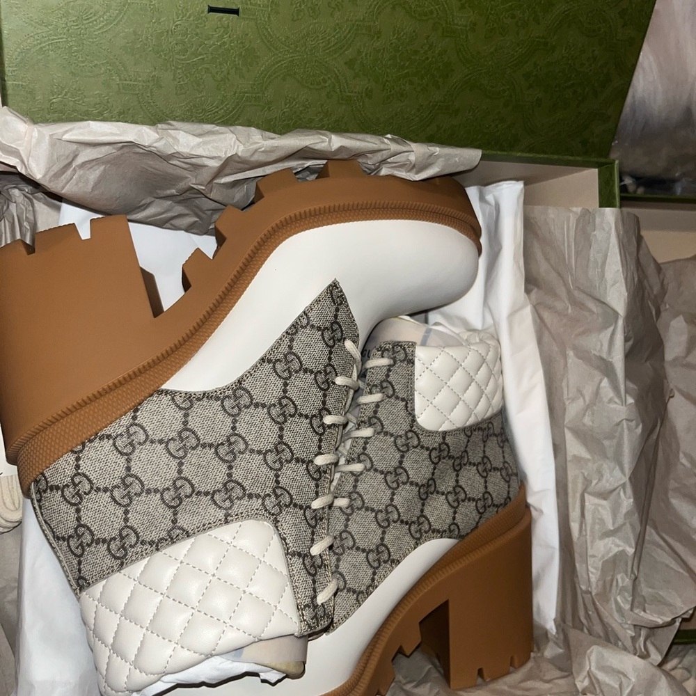 Gucci Women's Beige and White Lace-Up Boots